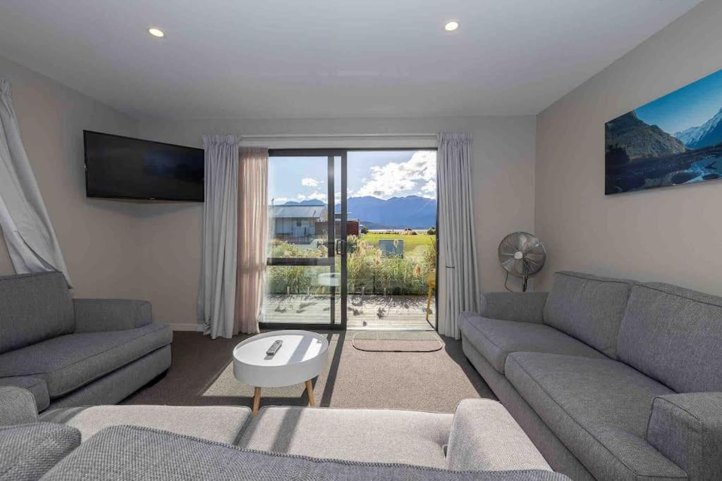 Great Views From New 2 Bedroom Apartment Te Anau Exterior foto