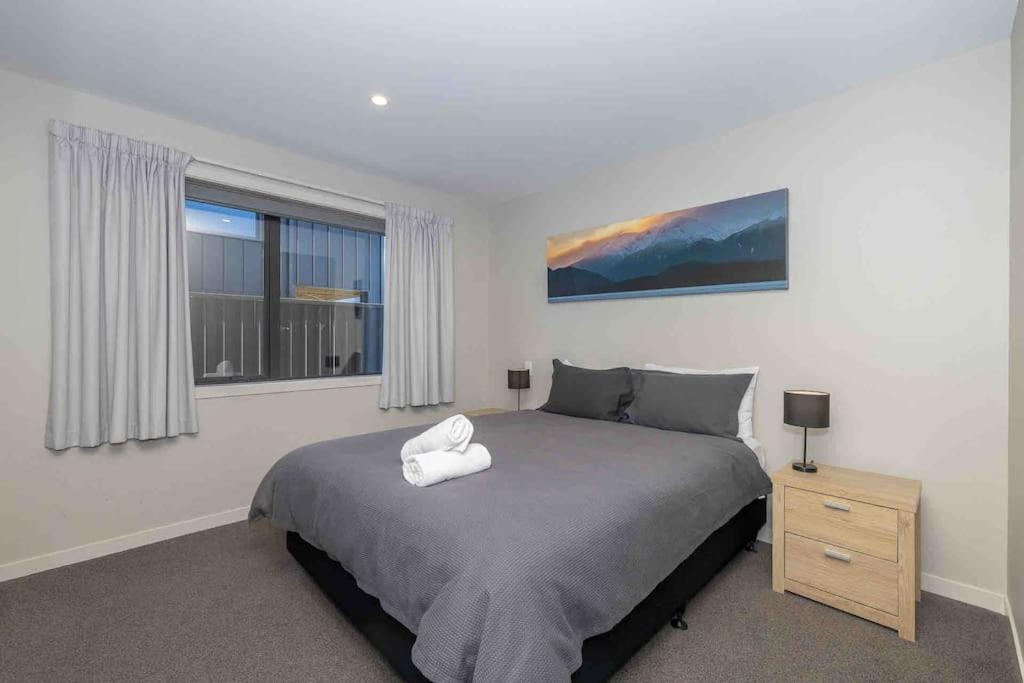 Great Views From New 2 Bedroom Apartment Te Anau Exterior foto