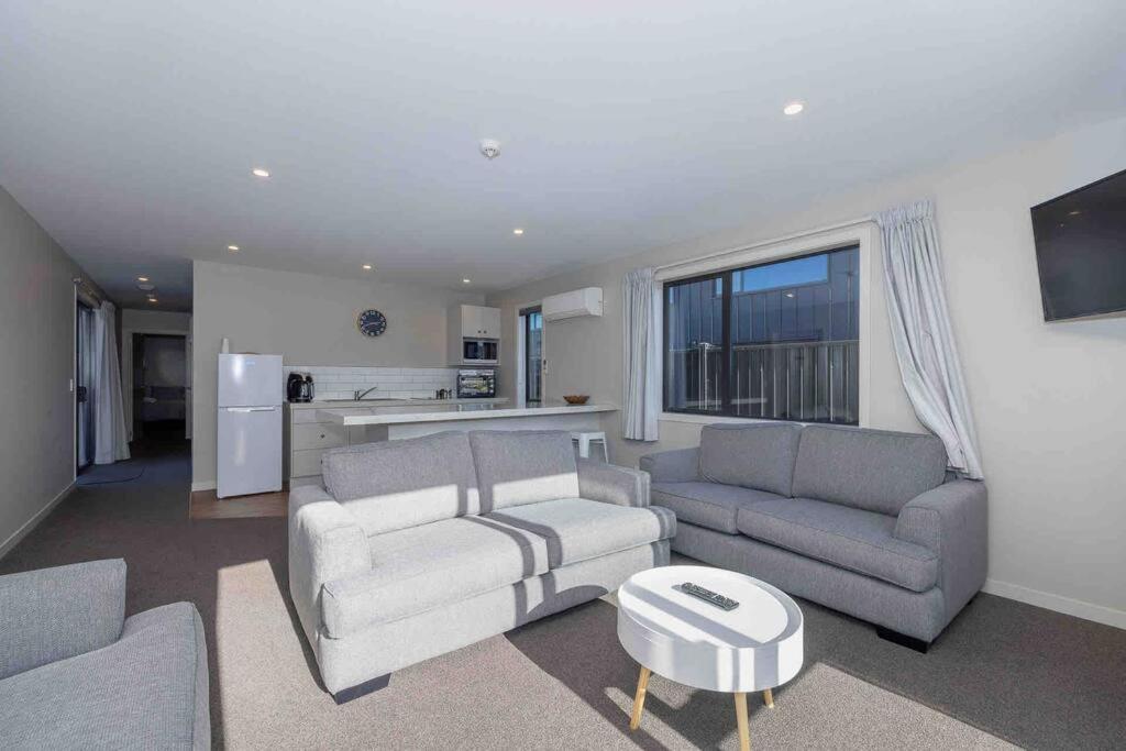 Great Views From New 2 Bedroom Apartment Te Anau Exterior foto