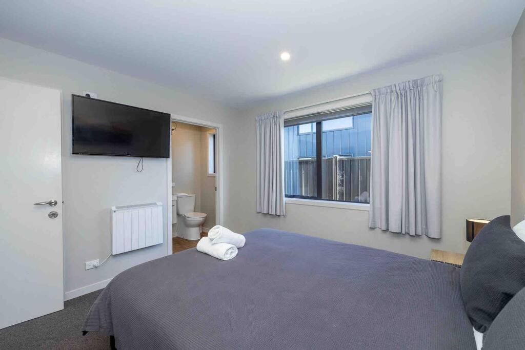 Great Views From New 2 Bedroom Apartment Te Anau Exterior foto